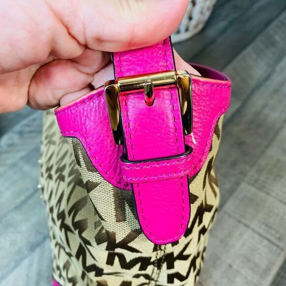 Michael Kors Millbrook Signature Jacquard Large Pink Shoulder Hobo Bag - Picture 11 of 12